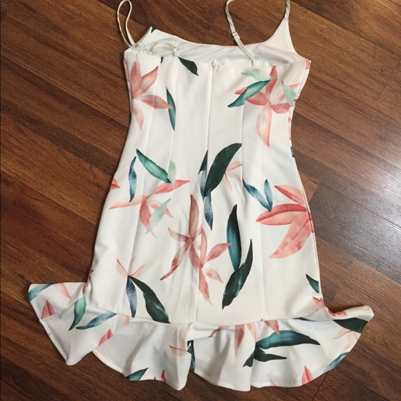 Showpo white floral mini dress - Picture 3 of 3